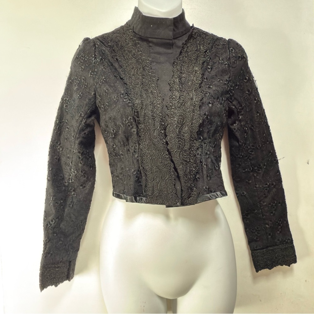Elegant Black Embroidered Jacket - Picture 1 of 8